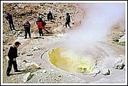 Камчатка. Фумарола в кратере Мутновского вулкана.